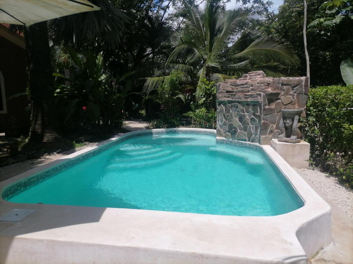 Casa El Colibri Panzió Parrita Kültér fotó